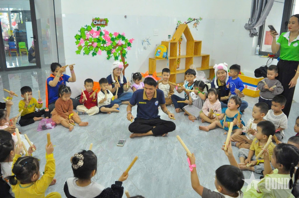 Phạm Văn Tiến- Thắp sáng những phận đời bằng lòng nhân ái